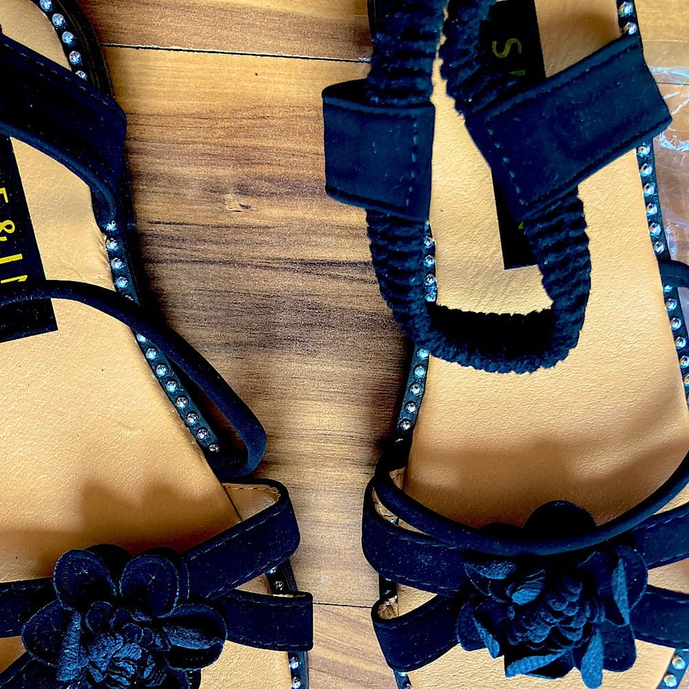 Super cute sandals!